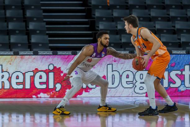 两队在本赛 两队在本赛